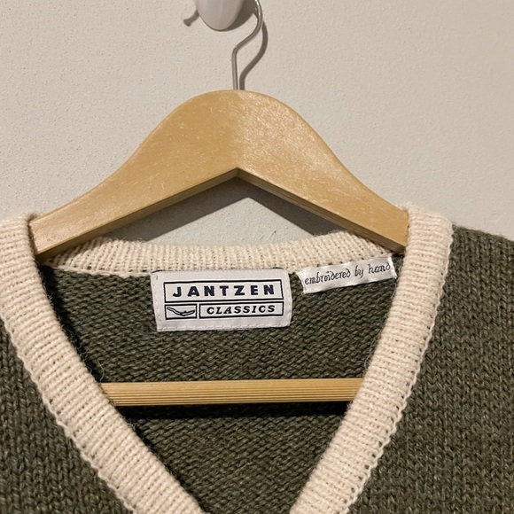 Janzten Classics Embroidered By Hand Grandmacore Green Floral Cardigan - Picture 4 of 4